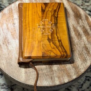The Red letter New Testament wooden mini bible
